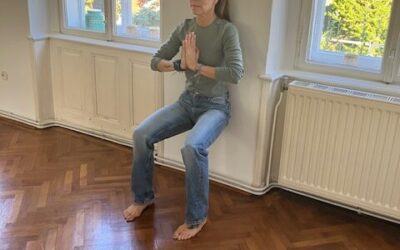 WALL SIT im YogaAtelier